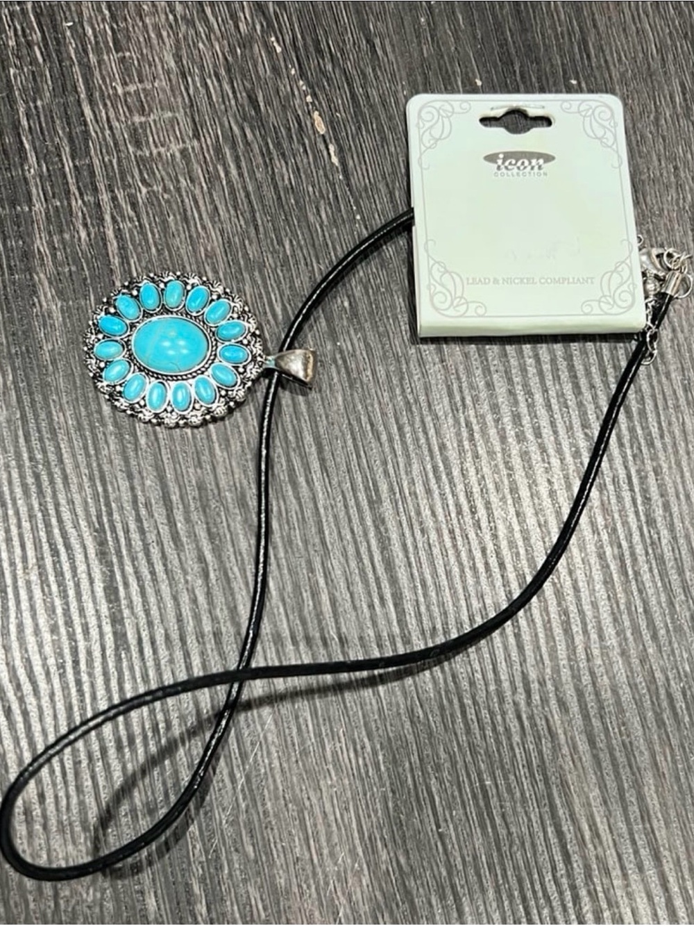 IC COLLECTION Bright Turquoise Floral Pendant Necklace